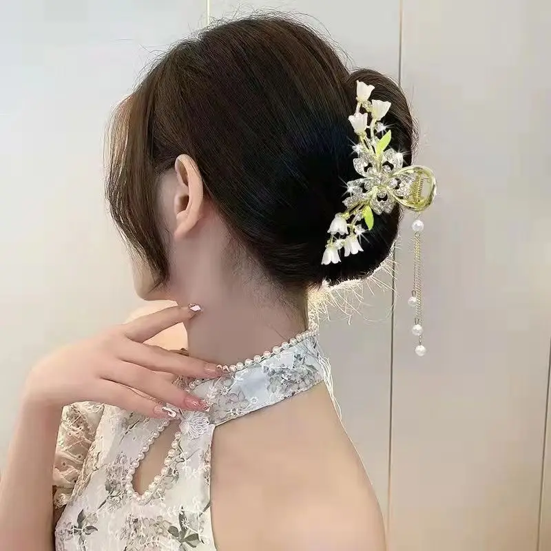 Female Flower Pearls Korean Style Hair Clip - Image 3